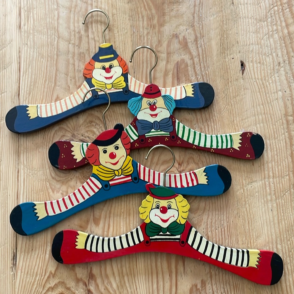 Set of 4 vintage clown hangers 🤡